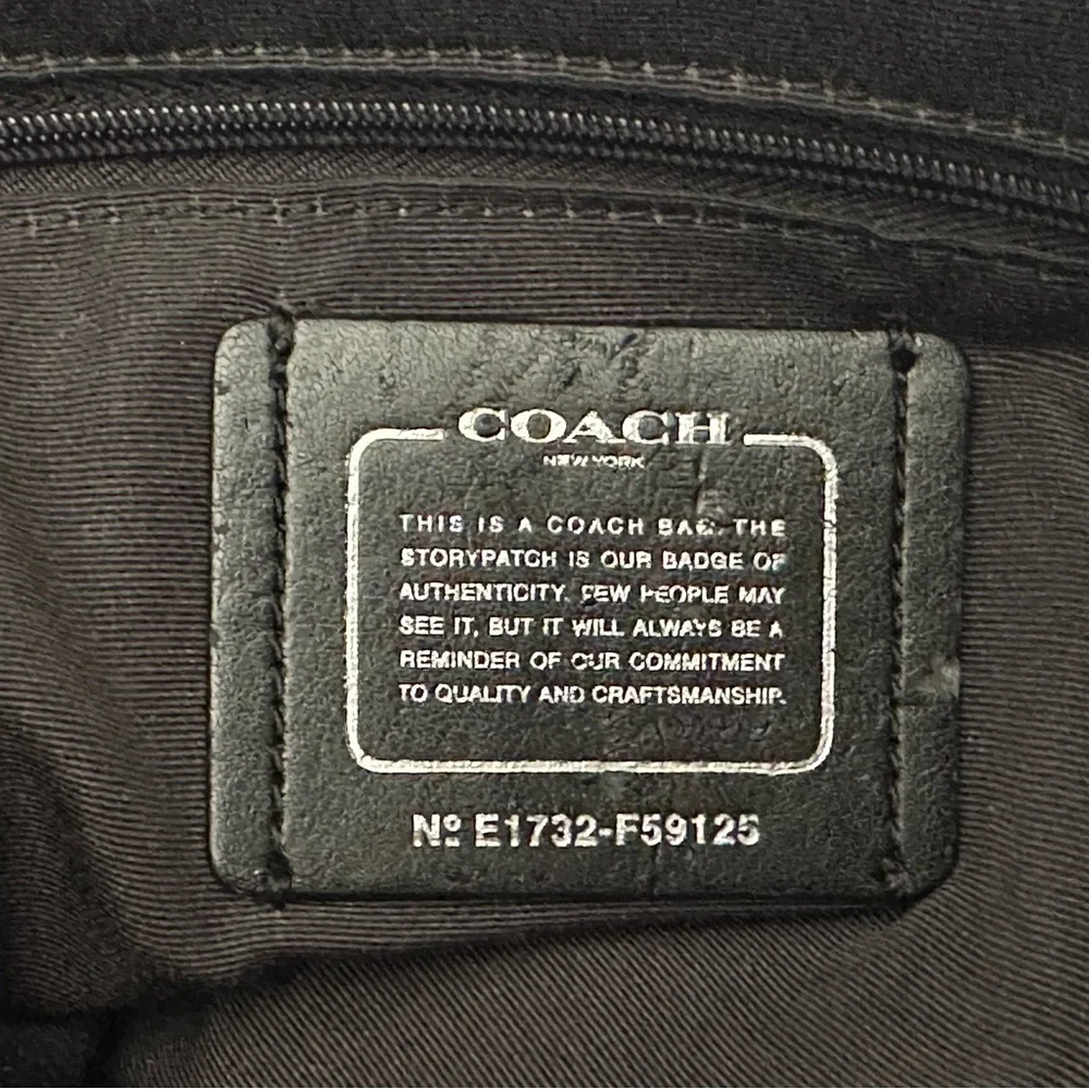 COACH Crossgrain Leather City Tote in Black/Chalk  No. F59125